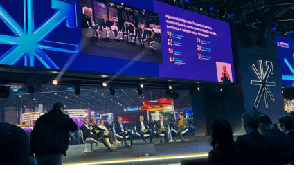 Painel da FEBRABAN TECH sobre agentes inteligentes e liderança humana no setor financeiro